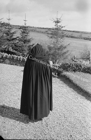 HOODED CLOAK ( MRS MURNANE , LISANISKY , UPTON ) AT KNOCKAVILLA CHURCH